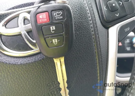 2015 Toyota Highlander Le Plus V6 из США, поврежденный, VIN 5TDBKRFH6FS080530